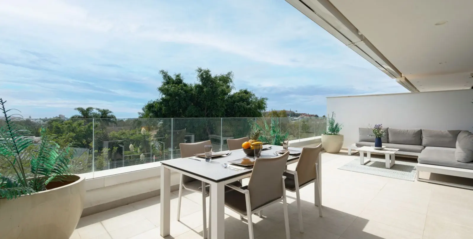 Alquiler a largo plazo de apartamento en planta media en Nueva Andalucía 12