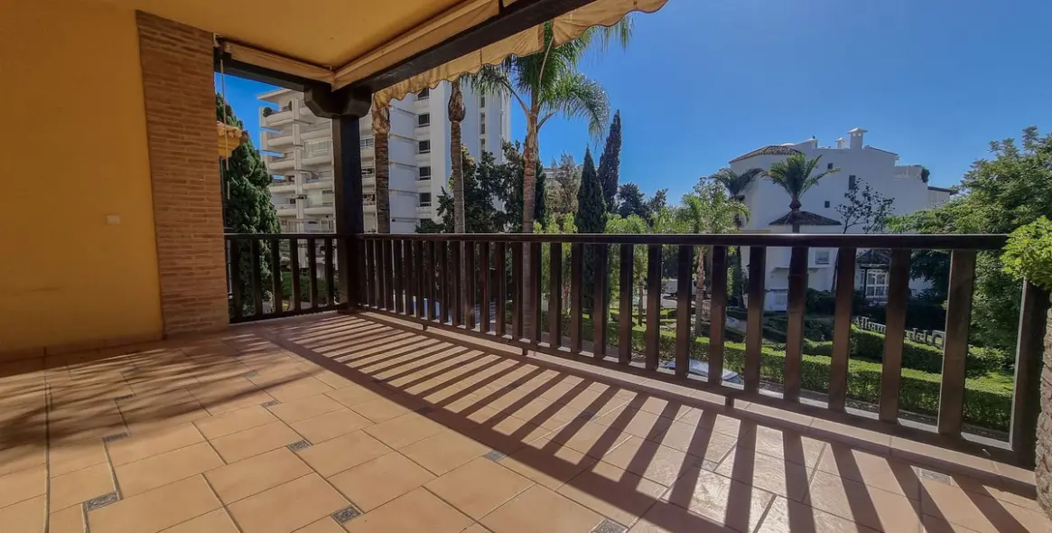 Long-term rent of middle floor apartment in Marbella 1