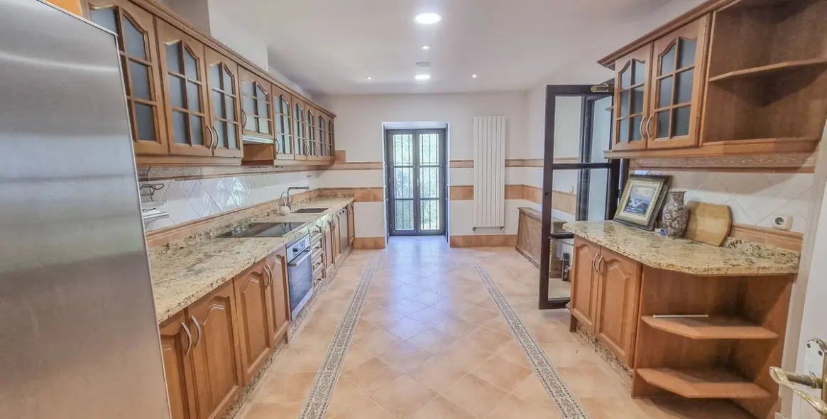 Long-term rent of middle floor apartment in Marbella 4