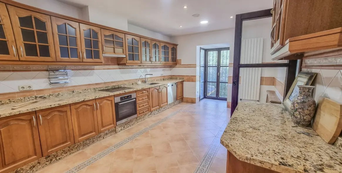 Long-term rent of middle floor apartment in Marbella 5