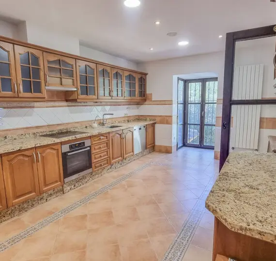 Long-term rent of middle floor apartment in Marbella