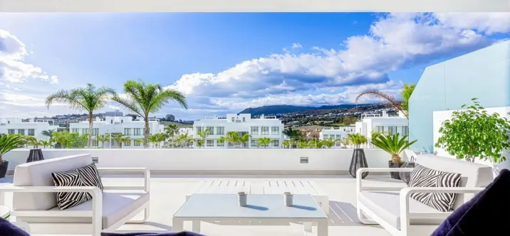 Long-term rent of middle floor apartment in Estepona 0