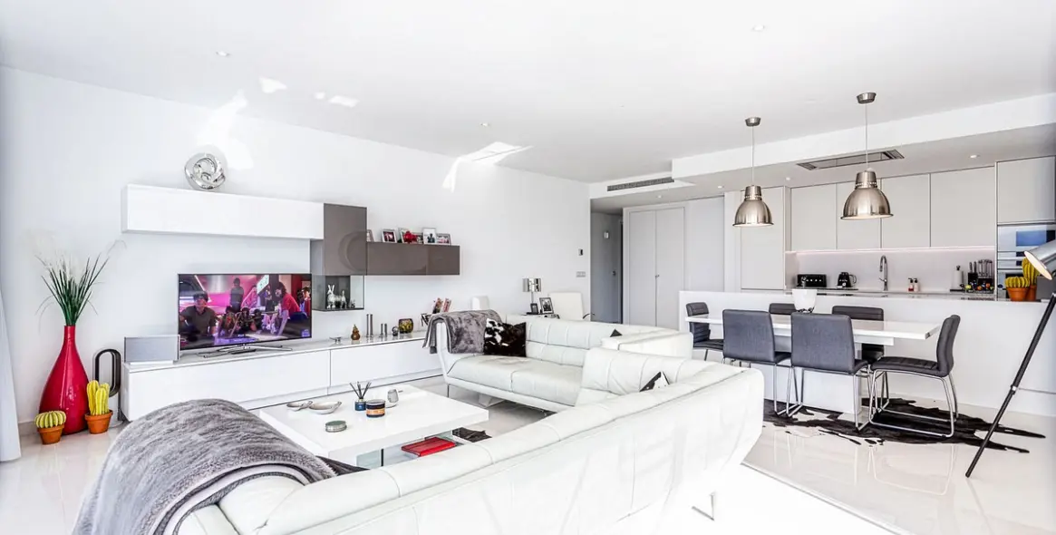 Long-term rent of middle floor apartment in Estepona 3