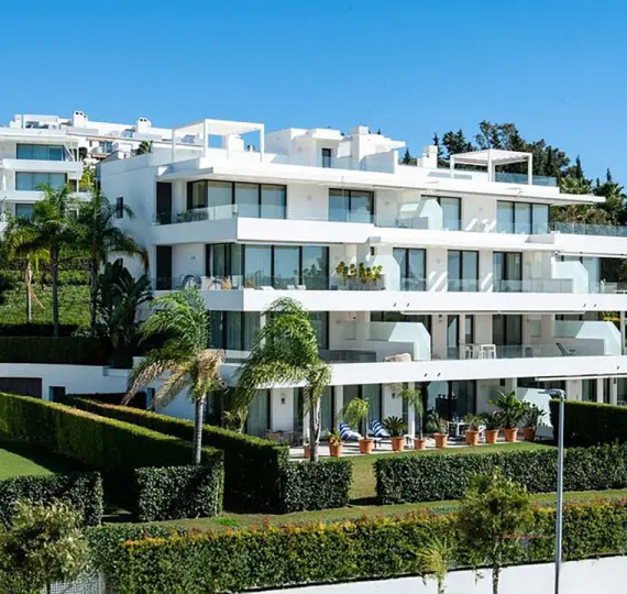 Long-term rent of middle floor apartment in Estepona