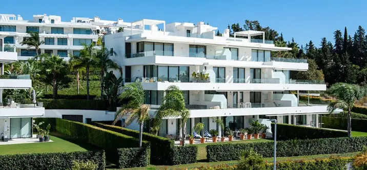 Long-term rent of middle floor apartment in Estepona 4