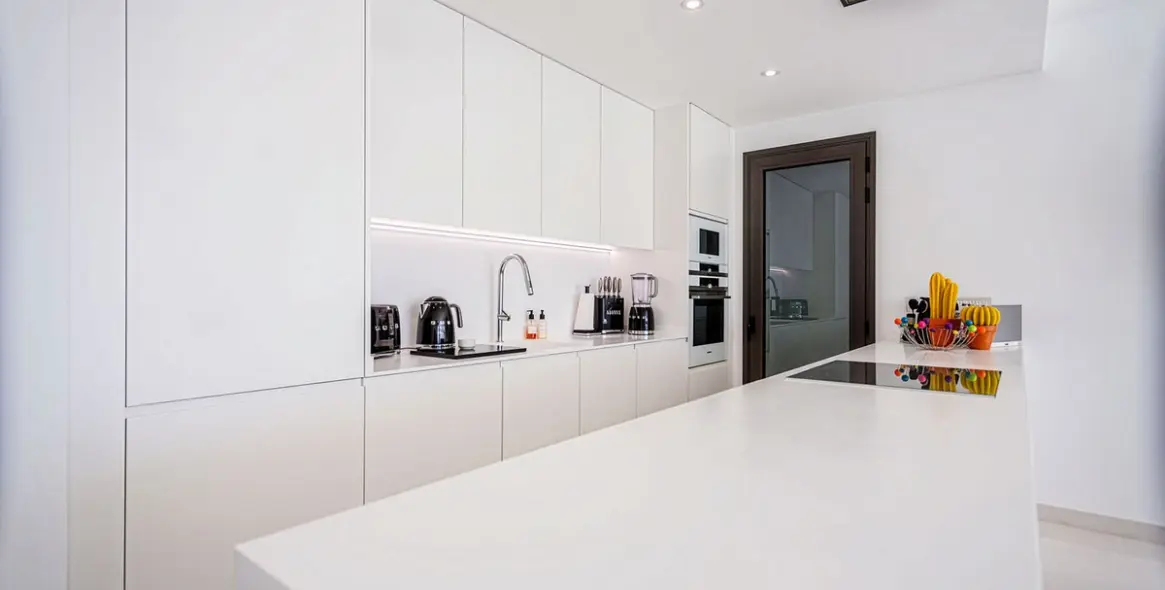 Long-term rent of middle floor apartment in Estepona 7