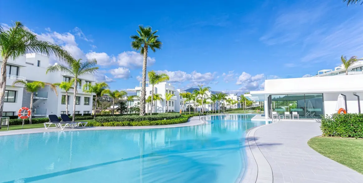 Long-term rent of middle floor apartment in Estepona 12