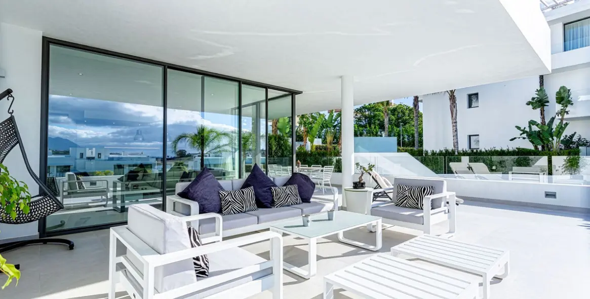 Long-term rent of middle floor apartment in Estepona 17