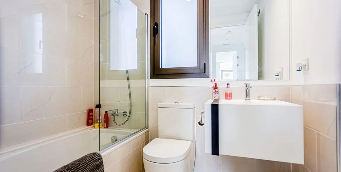 Long-term rent of middle floor apartment in Estepona 19