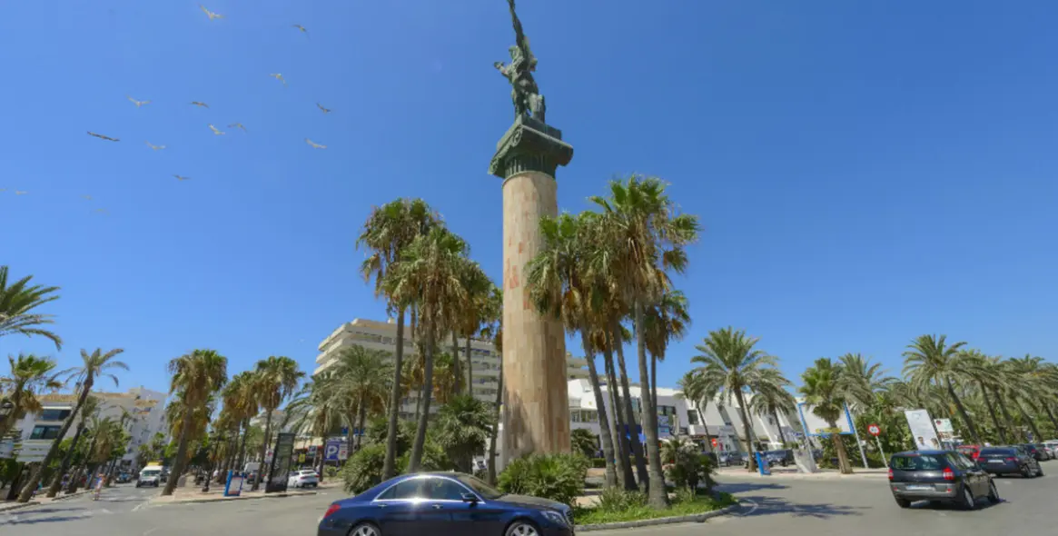 Long-term rent of business in Puerto Banús 1