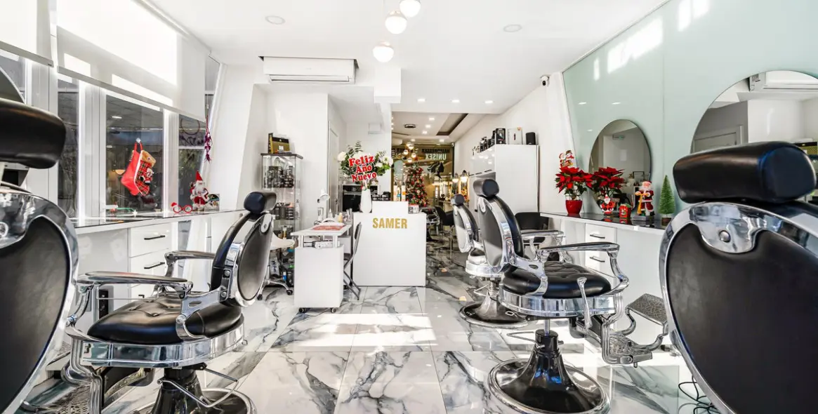 Long-term rent of business in Puerto Banús 3