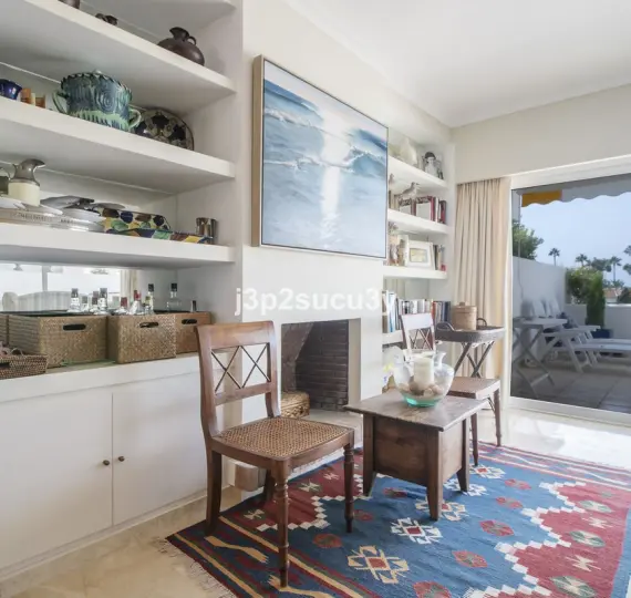 Long-term rent of middle floor apartment in Guadalmina Baja