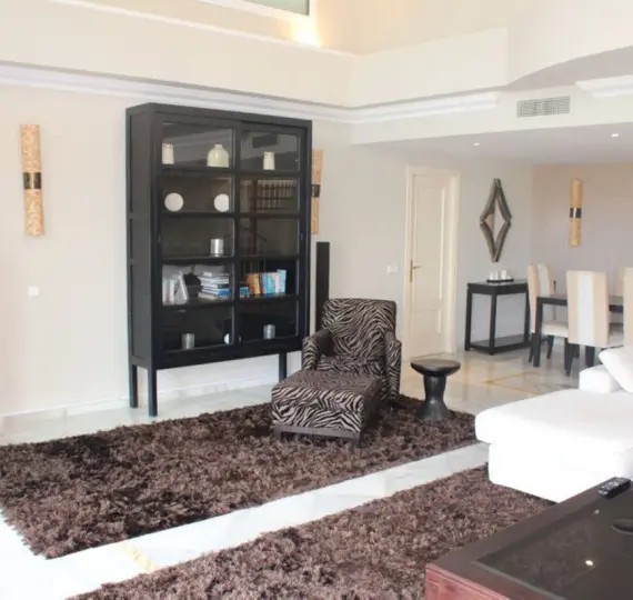 Long-term rent of penthouse in Nueva Andalucía