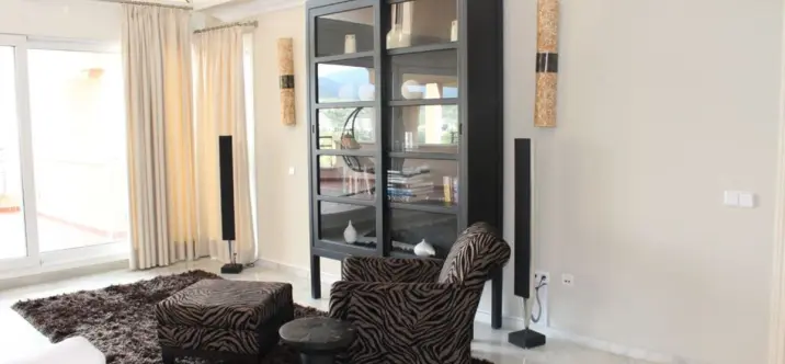 Long-term rent of penthouse in Nueva Andalucía 3