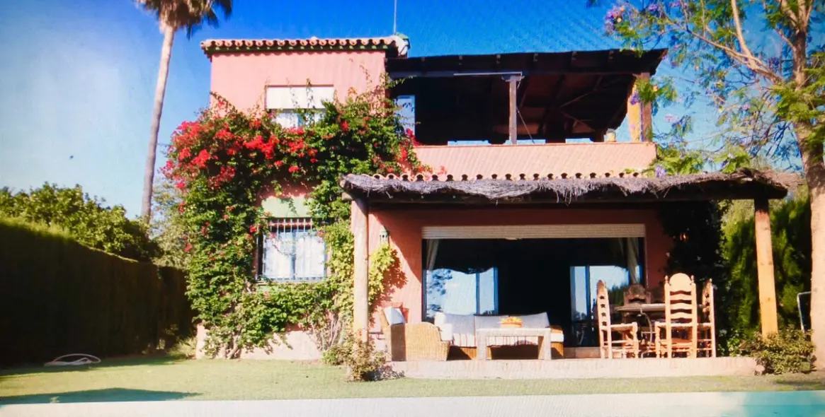 Краткосрочная аренда  отдельно стоящей виллы в Guadalmina Alta 1