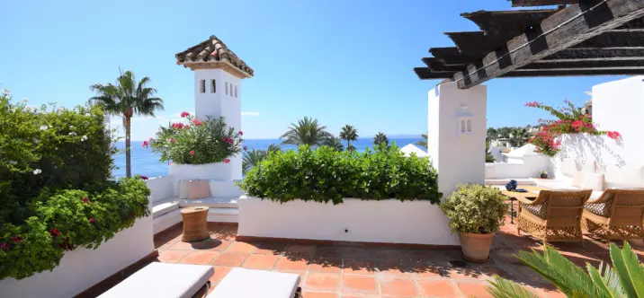 Short-term rent of penthouse in Estepona 0