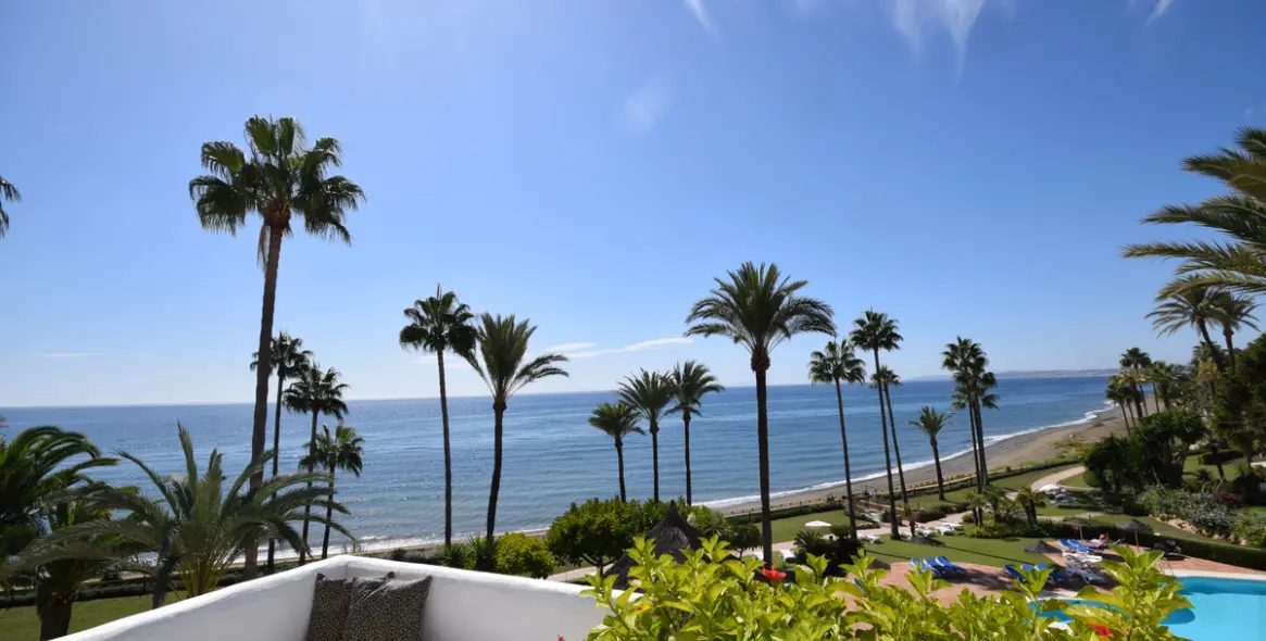 Short-term rent of penthouse in Estepona 2