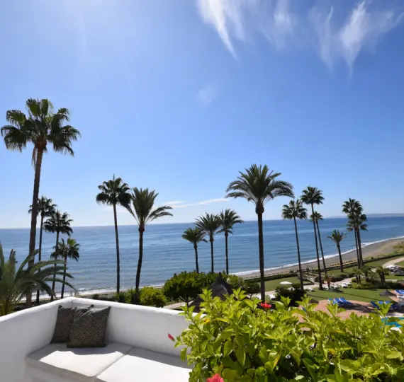 Short-term rent of penthouse in Estepona
