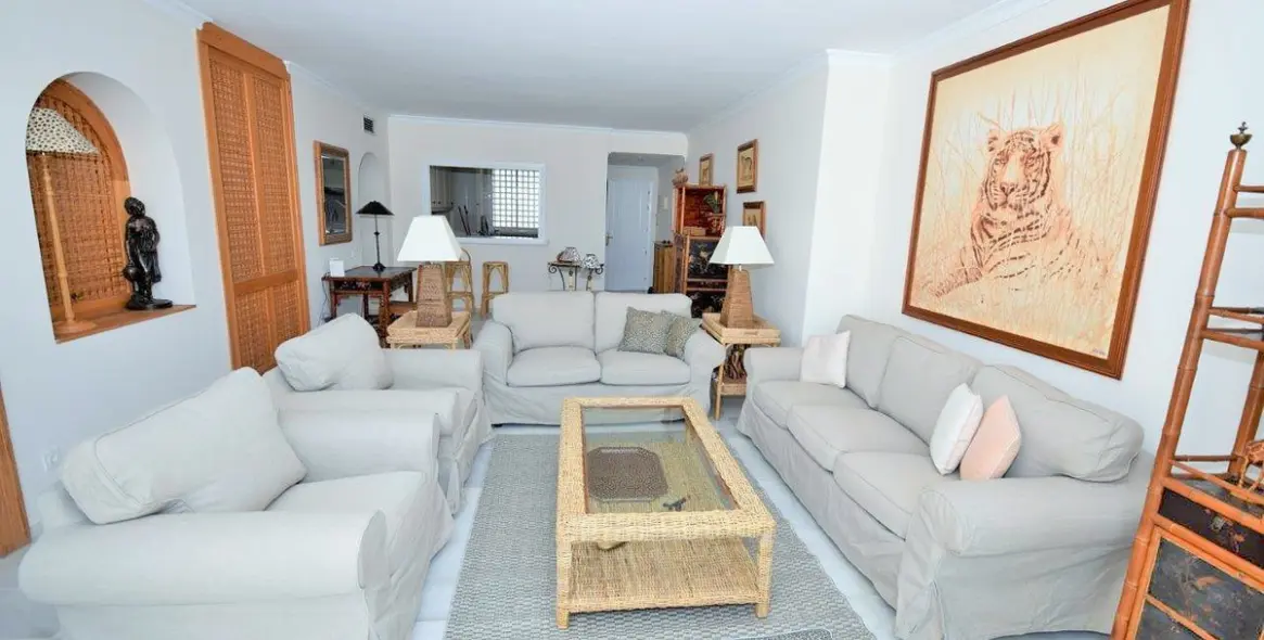 Short-term rent of penthouse in Estepona 3