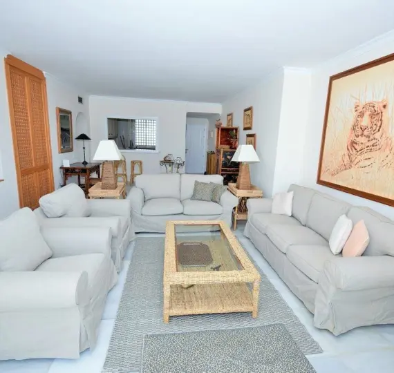 Short-term rent of penthouse in Estepona