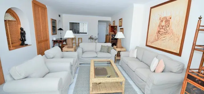 Short-term rent of penthouse in Estepona 2