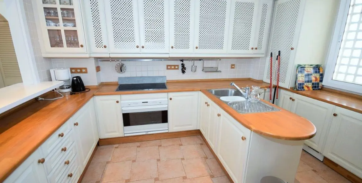 Short-term rent of penthouse in Estepona 5