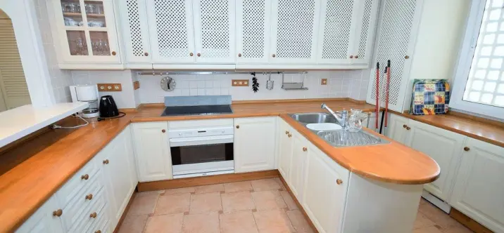 Short-term rent of penthouse in Estepona 4