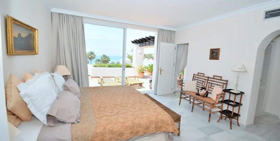 Short-term rent of penthouse in Estepona 9