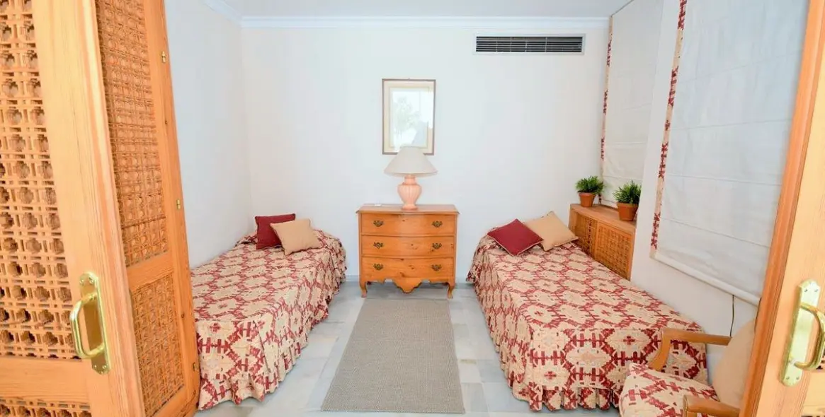 Short-term rent of penthouse in Estepona 10