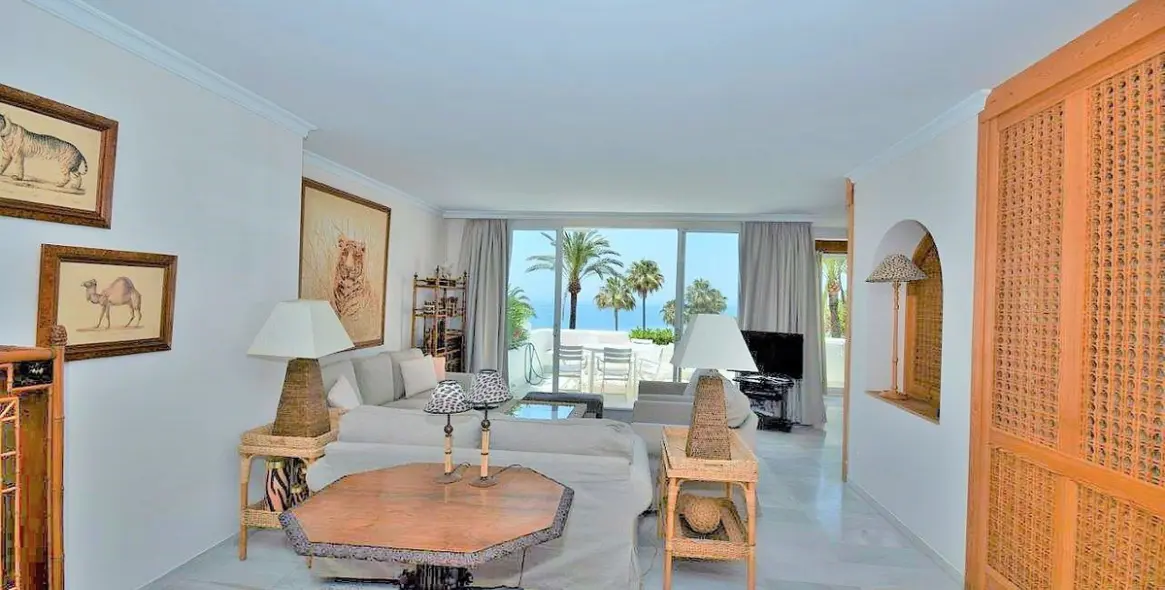 Short-term rent of penthouse in Estepona 11