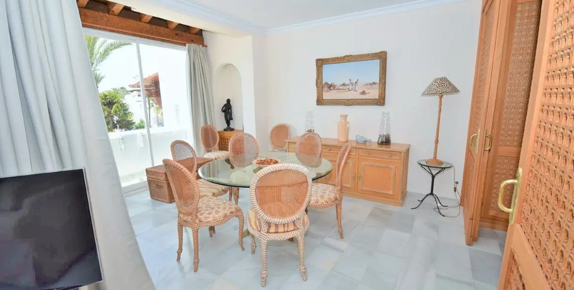 Short-term rent of penthouse in Estepona 13