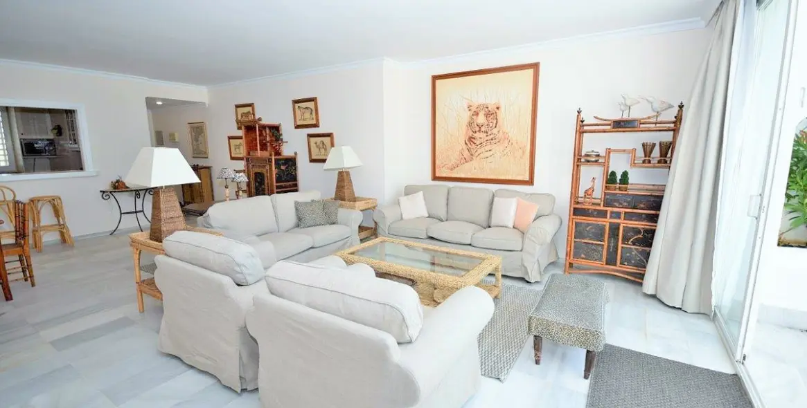 Short-term rent of penthouse in Estepona 14