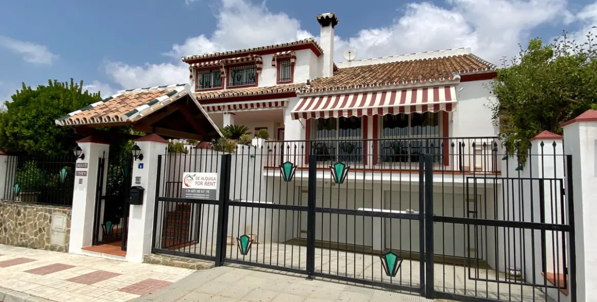 Краткосрочная аренда  отдельно стоящей виллы в Calahonda 9