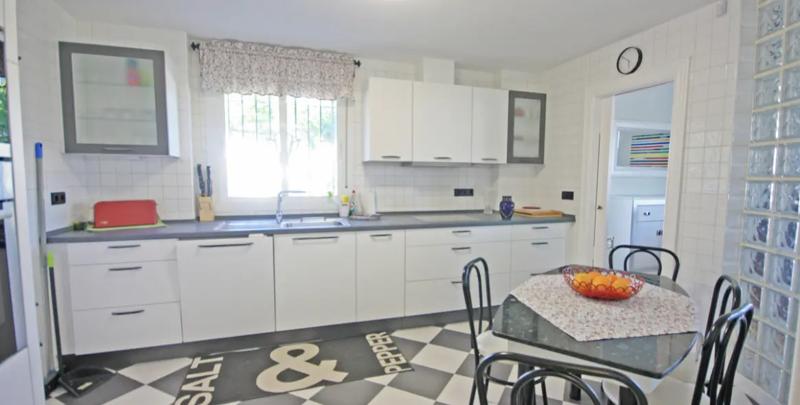 Краткосрочная аренда  отдельно стоящей виллы в Calahonda 28