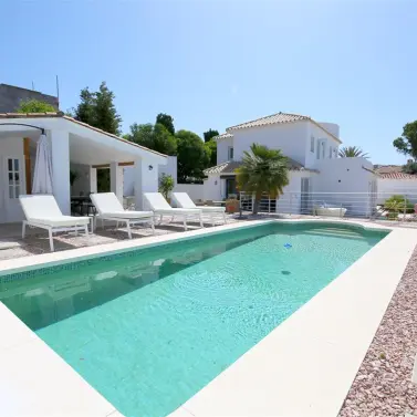 Alquiler a corto plazo de villa independiente en Estepona