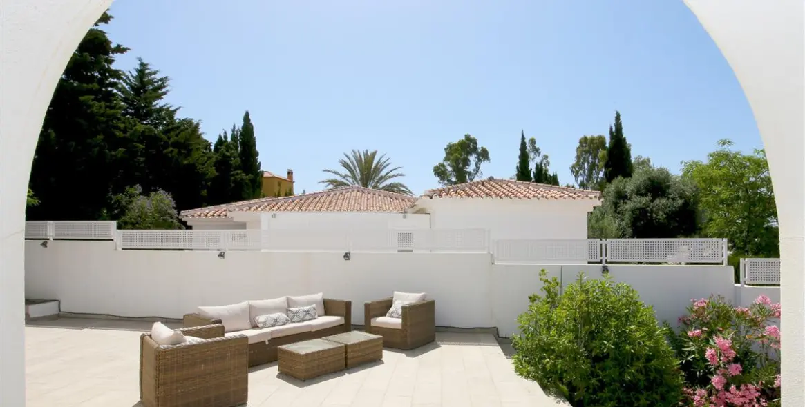 Short-term rent of detached villa in Estepona 15
