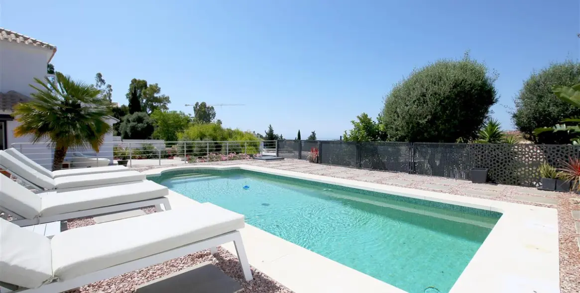 Short-term rent of detached villa in Estepona 16