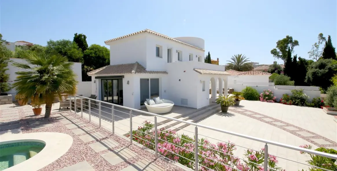 Short-term rent of detached villa in Estepona 23