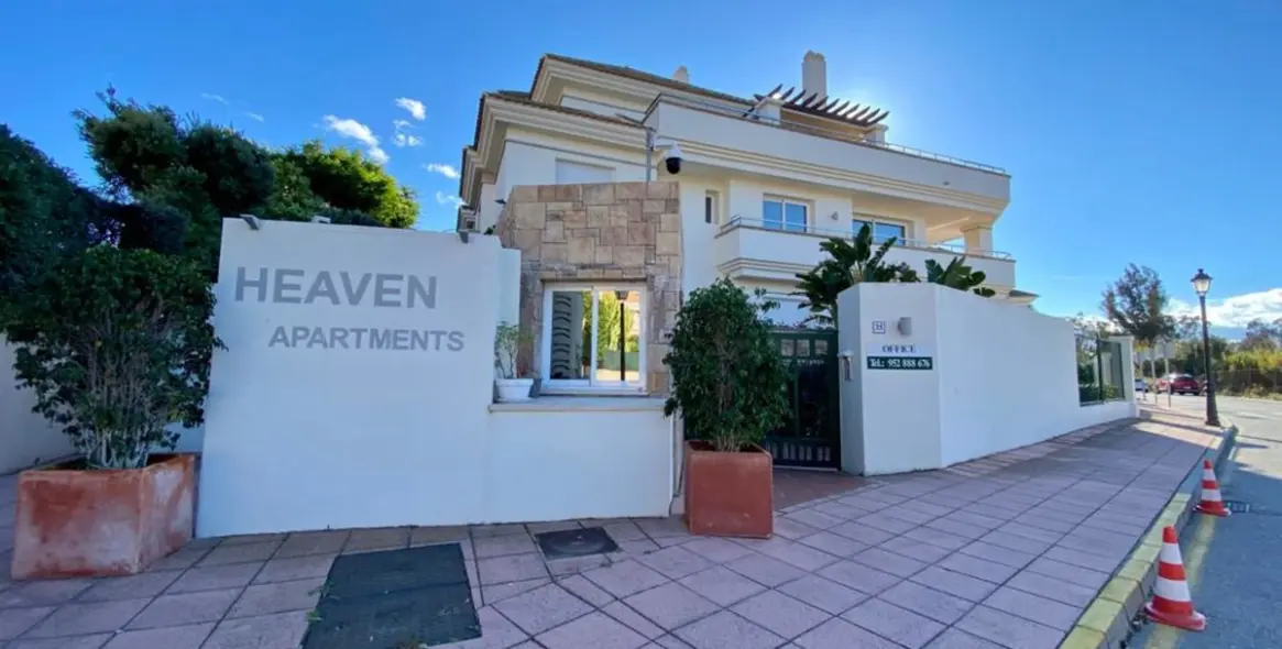 Short-term rent of penthouse in Estepona 1