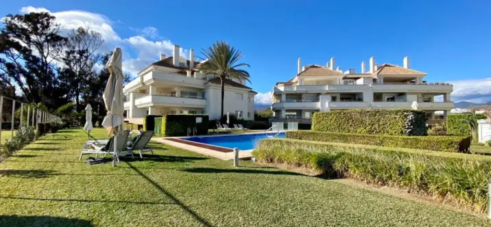 Short-term rent of penthouse in Estepona 1