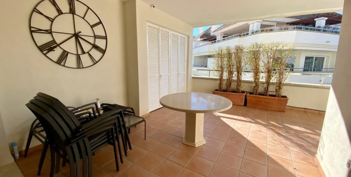 Short-term rent of penthouse in Estepona 10