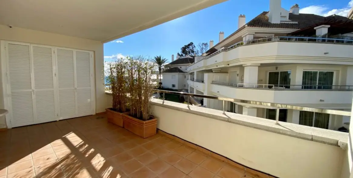 Short-term rent of penthouse in Estepona 11