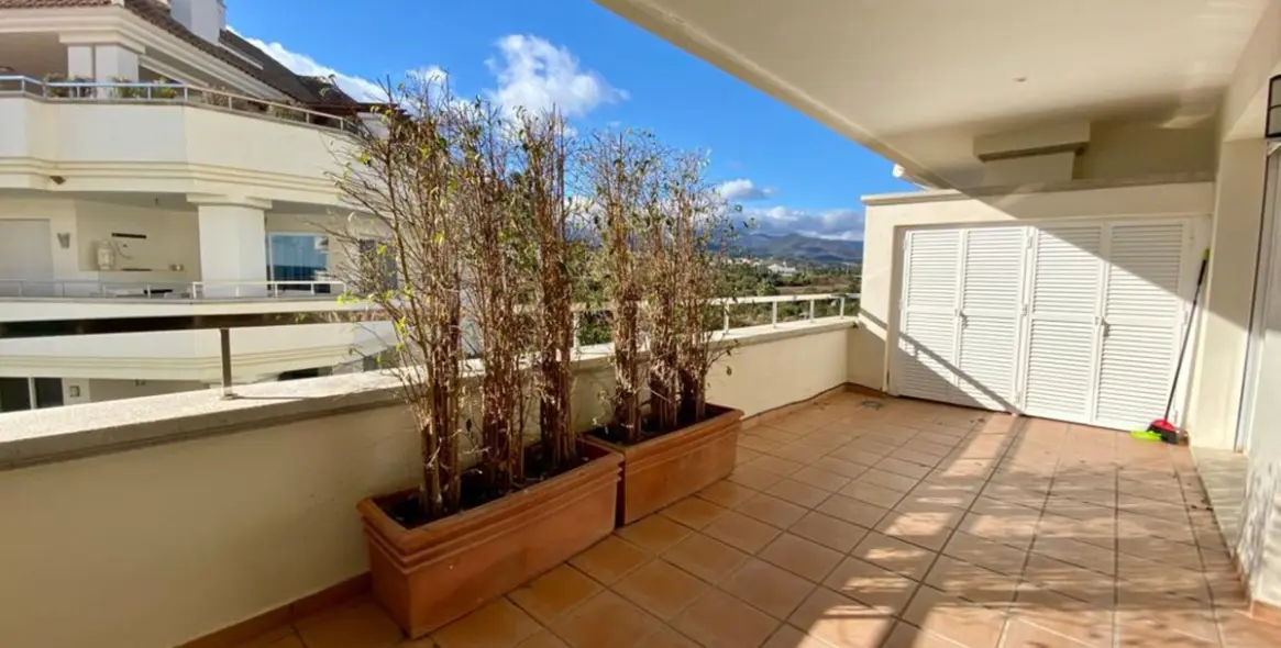 Short-term rent of penthouse in Estepona 12