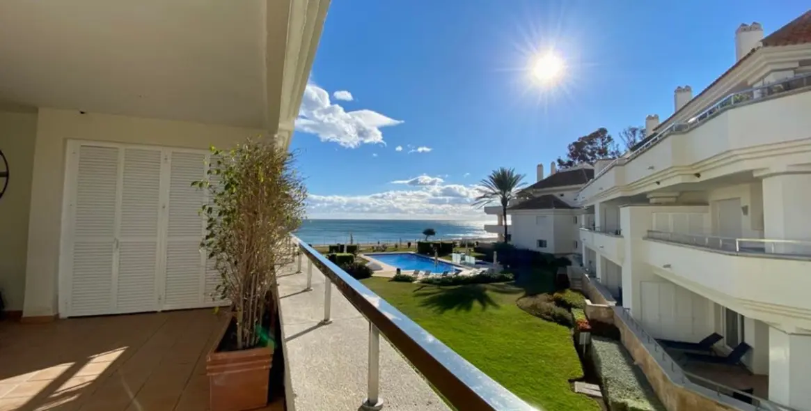 Short-term rent of penthouse in Estepona 13