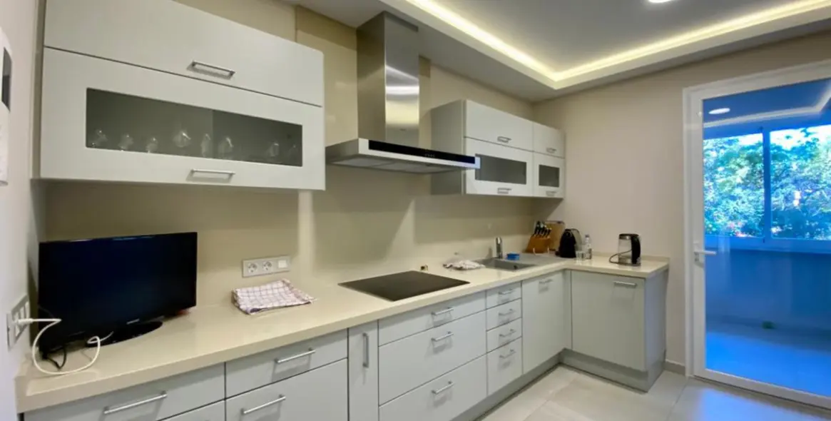 Short-term rent of penthouse in Estepona 17