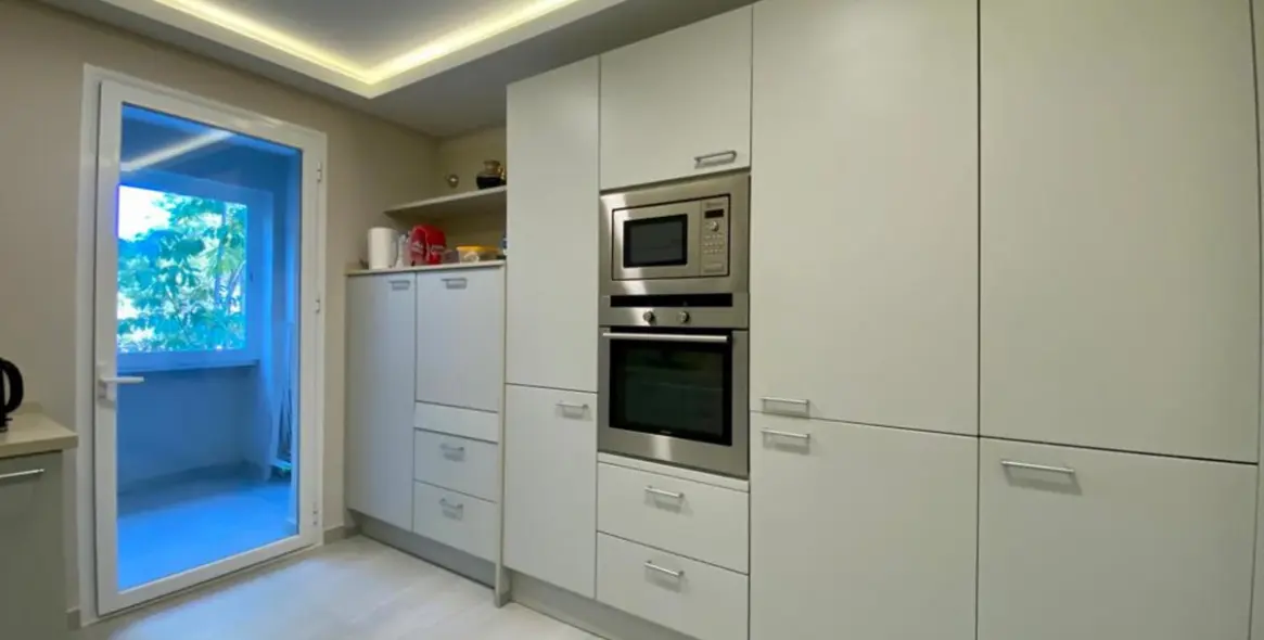 Short-term rent of penthouse in Estepona 18