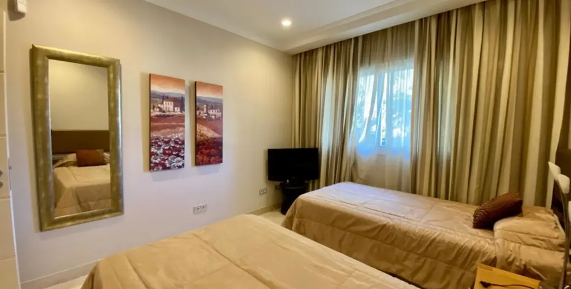 Short-term rent of penthouse in Estepona 25