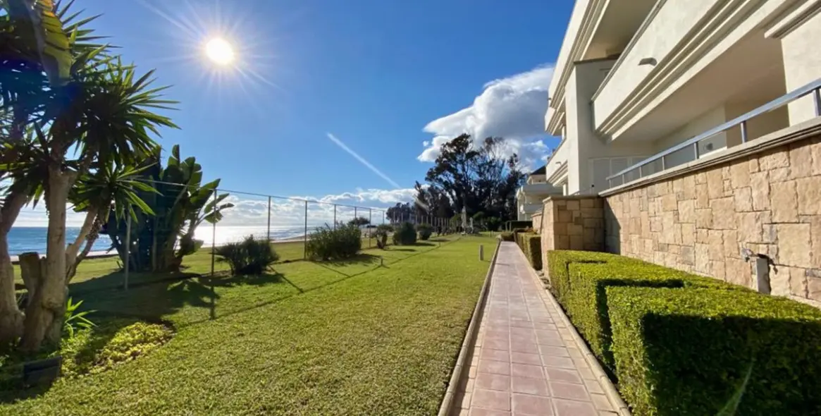 Short-term rent of penthouse in Estepona 33