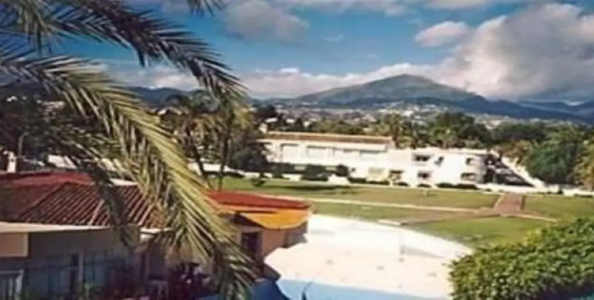 Краткосрочная аренда апартаментов на среднем этаже в Cortijo Blanco 1