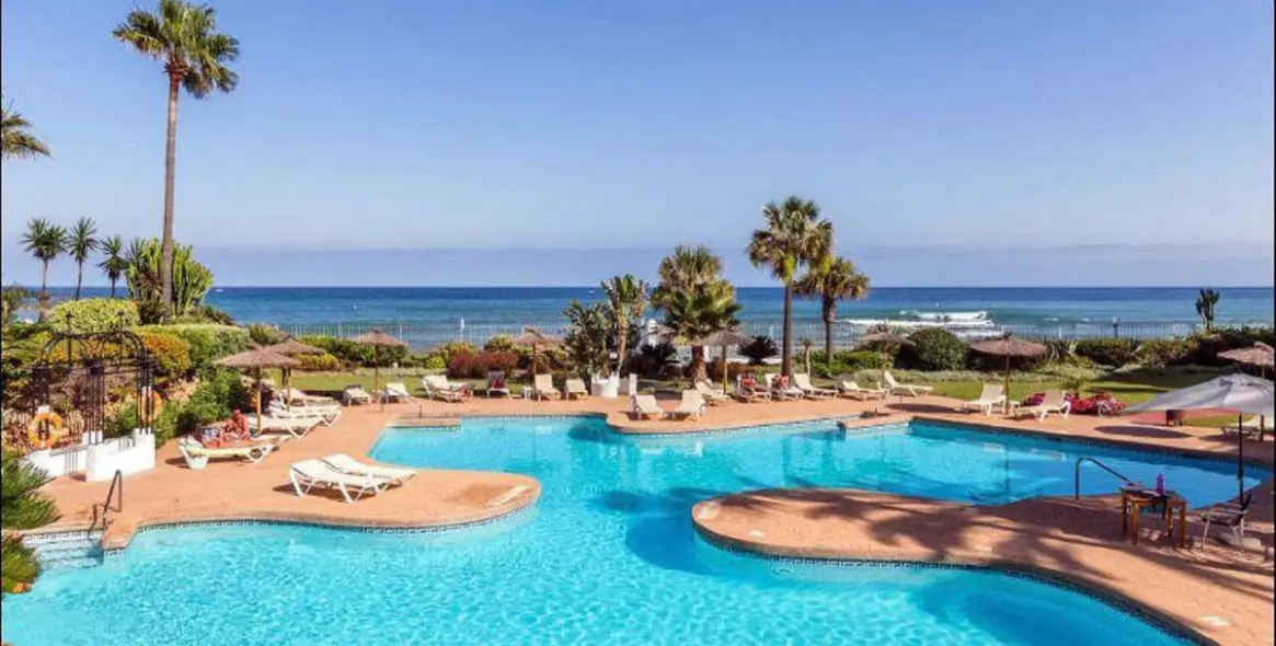 Short-term rent of ground floor apartment in Puerto Banús 1
